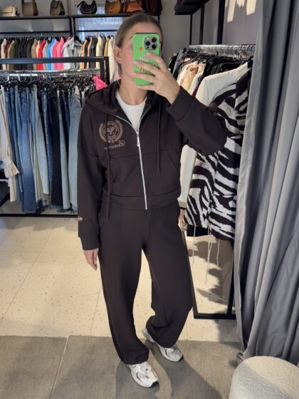 Laisvalaikio kostiumėlis